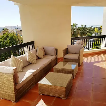 Lujoso Apartamento Con Espectacular Terraza Con Vistas Al Mar En Marbella